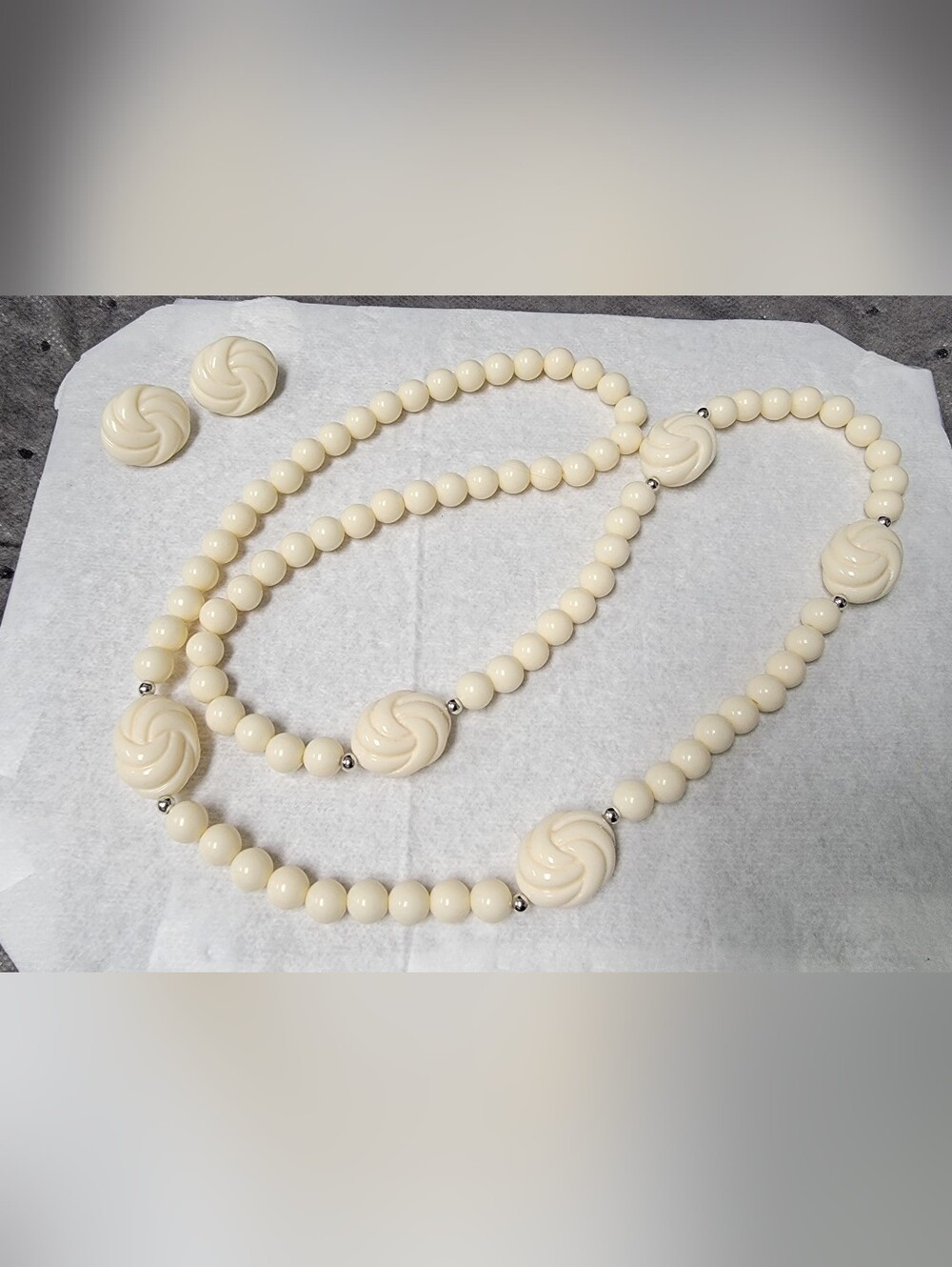 New Vintage Avon Jewelry Set from 1988- Like new in Jewelry box.